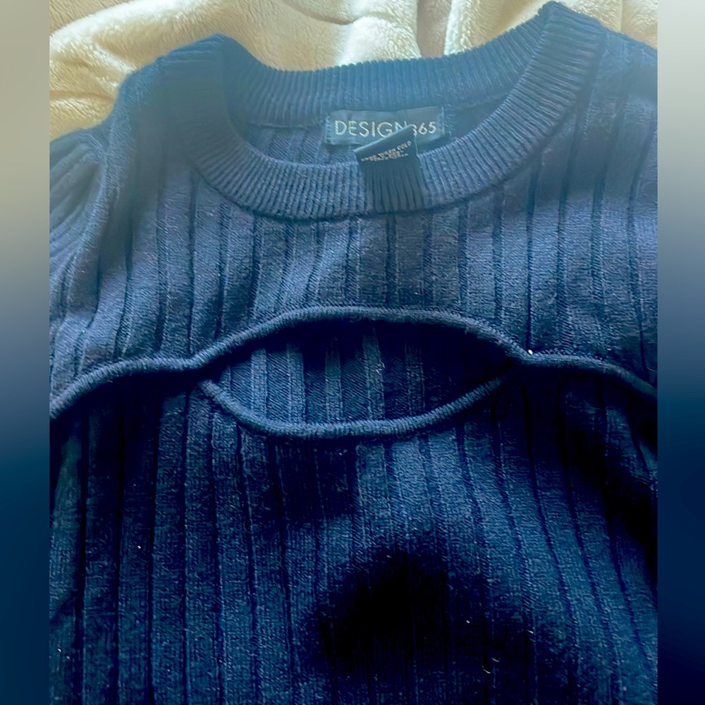 Sweater with cut out never worn like new